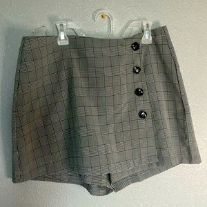 Cute plaid grey and white skort !